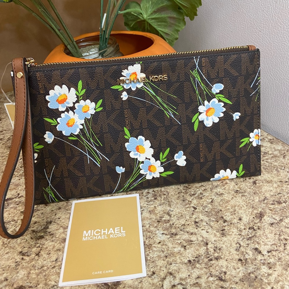 🎄🧑‍🎄🧑‍🎄 Michael Kors Large Zip Clutch - Picture 3 of 10